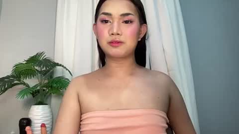 Lily online show from 07/05/26, 11:23