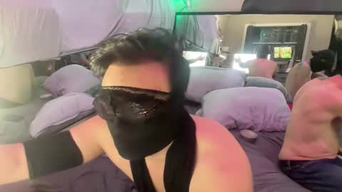 asianwhite109430742176 online show from 12/15/25, 07:51