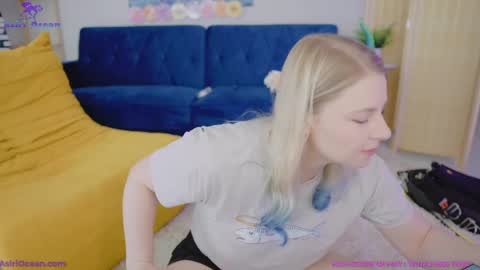 Snapshot of asiri_ocean chatting on 05/19/26, 02:56 Asiri pronounced Ah-siri Please no nicknames 3 online show from 05/19/26, 02:56