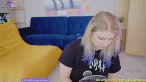 Snapshot of asiri_ocean chatting on 06/11/26, 01:20 Asiri pronounced Ah-siri Please no nicknames 3 online show from 06/11/26, 01:20