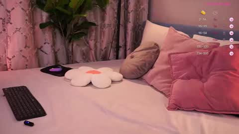 Snapshot of askaudrey chatting on 10/25/25, 03:07 Audrey online show from 10/25/25, 03:07