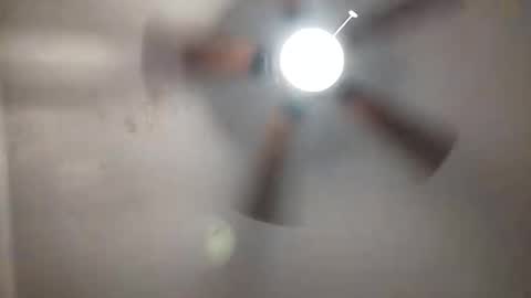 Snapshot of askme2shou chatting on 11/05/25, 10:04 askme2shou online show from 11/05/25, 10:04