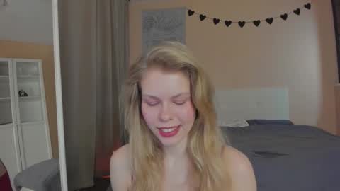 Snapshot of ass_latte chatting on 12/16/25, 05:23 Sasha online show from 12/16/25, 05:23