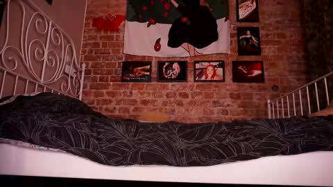 Snapshot of assgives chatting on 11/06/25, 02:45 Eva online show from 11/06/25, 02:45