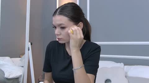 Snapshot of asterquinn chatting on 10/25/25, 03:51 Aster Quinn online show from 10/25/25, 03:51