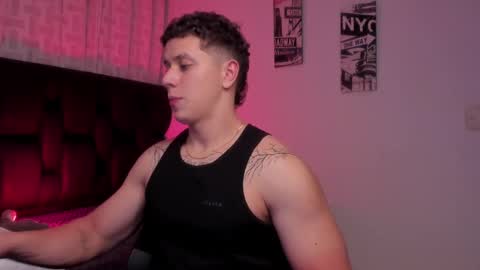 Snapshot of astonhills chatting on 09/27/25, 01:43 astonhills online show from 09/27/25, 01:43