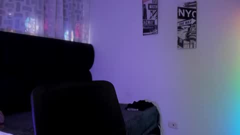 Snapshot of astonhills chatting on 10/09/25, 06:06 astonhills online show from 10/09/25, 06:06