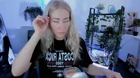 astramonroe online show from 06/16/26, 10:18