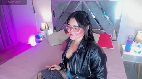 Snapshot of astrid_williams_ chatting on 03/07/26, 03:47 Astrid online show from 03/07/26, 03:47