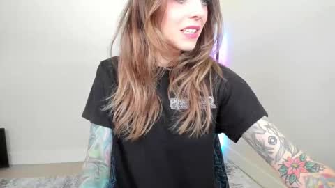 Snapshot of astridluxe chatting on 06/10/26, 03:33 Astrid Luxe online show from 06/10/26, 03:33