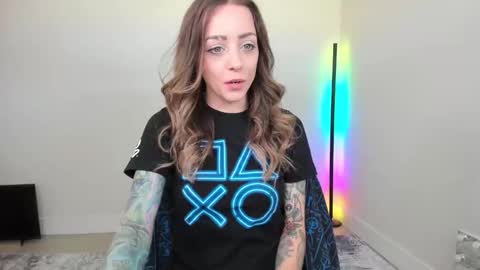 Snapshot of astridluxe chatting on 06/11/26, 03:32 Astrid Luxe online show from 06/11/26, 03:32