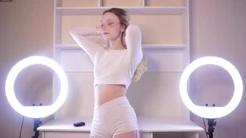 Kate online show from 09/28/25, 03:12