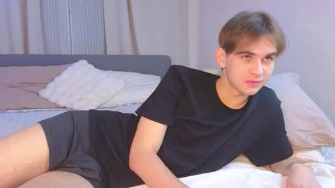 Snapshot of astrodesire chatting on 11/20/25, 03:56 Evan online show from 11/20/25, 03:56