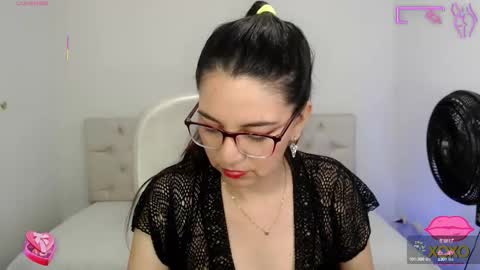Snapshot of astrolover_ chatting on 10/11/25, 03:39 camila  online show from 10/11/25, 03:39