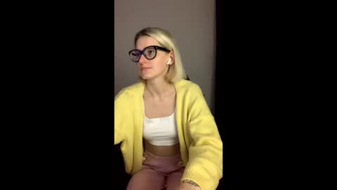 Snapshot of asya_new chatting on 11/04/25, 04:17 asya_new online show from 11/04/25, 04:17