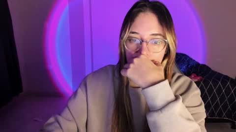 Snapshot of atenas__05 chatting on 11/04/25, 09:19 atenas online show from 11/04/25, 09:19