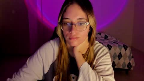 Snapshot of atenas__05 chatting on 11/07/25, 09:42 atenas online show from 11/07/25, 09:42