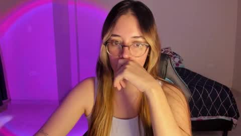 Snapshot of atenas__05 chatting on 11/08/25, 09:24 atenas online show from 11/08/25, 09:24