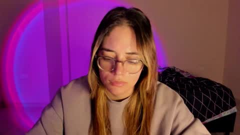 Snapshot of atenas__05 chatting on 11/11/25, 09:31 atenas online show from 11/11/25, 09:31