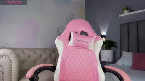 Snapshot of atenea_jones_ chatting on 11/27/25, 07:27 Atenea online show from 11/27/25, 07:27