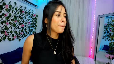 Snapshot of atenea_kros chatting on 01/31/25, 10:52 Atenea online show from 01/31/25, 10:52