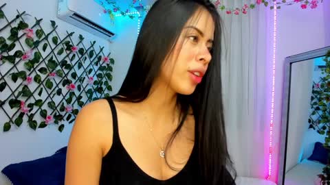 Snapshot of atenea_kros chatting on 02/05/25, 10:41 Atenea online show from 02/05/25, 10:41