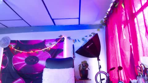 Snapshot of ateneasairce chatting on 09/16/25, 02:18 Atenea online show from 09/16/25, 02:18