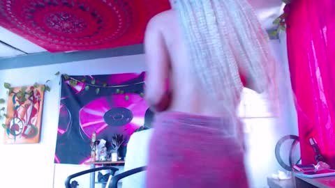 Snapshot of ateneasairce chatting on 10/12/25, 02:05 Atenea online show from 10/12/25, 02:05