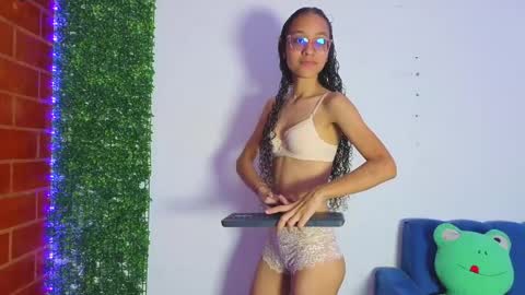 Snapshot of athenea_03 chatting on 05/15/26, 01:56 Athenea online show from 05/15/26, 01:56