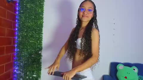 Snapshot of athenea_03 chatting on 06/04/26, 06:52 Athenea online show from 06/04/26, 06:52