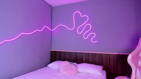 Snapshot of athenea__fox chatting on 05/05/26, 12:02 athenea__fox online show from 05/05/26, 12:02