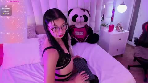 Snapshot of athenea_fox_ chatting on 04/22/26, 07:59 athenea fox online show from 04/22/26, 07:59