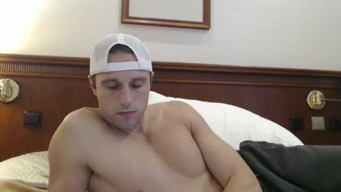 Snapshot of athleteguy55555 chatting on 09/25/25, 01:37 tommycb55555 online show from 09/25/25, 01:37