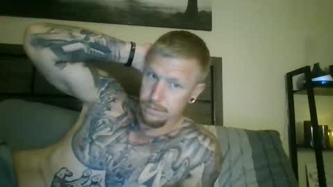 Snapshot of athletic_skater779 chatting on 06/11/26, 04:54 AthleticWhiteboy777 online show from 06/11/26, 04:54