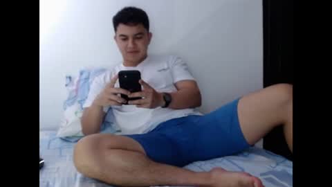 Snapshot of athleticboy2026 chatting on 10/04/25, 06:50 Robin online show from 10/04/25, 06:50