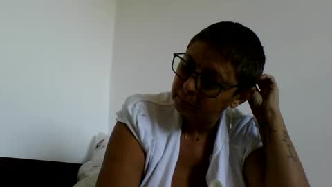 Snapshot of atikaarea chatting on 09/28/25, 11:26 atikaarea online show from 09/28/25, 11:26