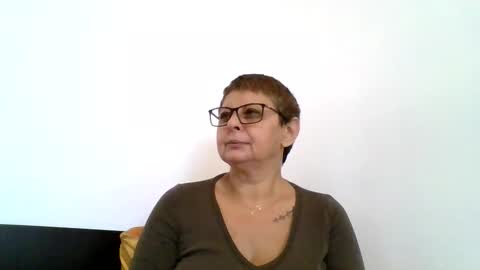 Snapshot of atikaarea chatting on 10/10/25, 12:37 atikaarea online show from 10/10/25, 12:37