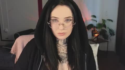 online every day between 10am-23pm online show from 11/28/25, 05:10