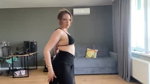 Elene online show from 06/10/26, 08:13