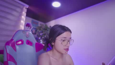 Snapshot of aura_rouss chatting on 11/01/25, 11:45 aura_rouss online show from 11/01/25, 11:45