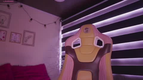 Snapshot of aura_rouss chatting on 11/15/25, 03:19 aura_rouss online show from 11/15/25, 03:19