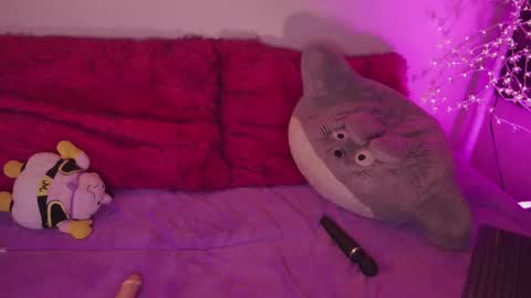 Snapshot of aura_rouss chatting on 11/19/25, 11:27 aura_rouss online show from 11/19/25, 11:27