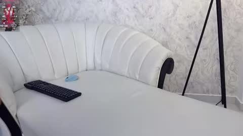 Aura sanders online show from 11/24/25, 12:16