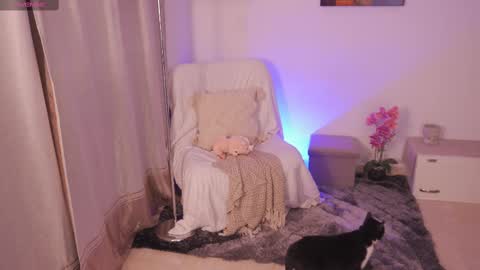        . online show from 10/01/25, 11:44
