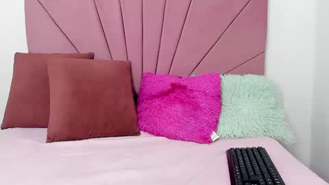 aura love online show from 01/15/25, 11:53