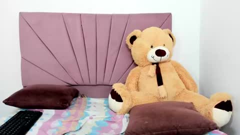 aura love online show from 03/07/25, 05:51