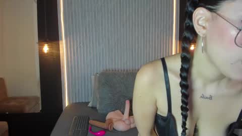 Aura online show from 10/10/25, 03:16