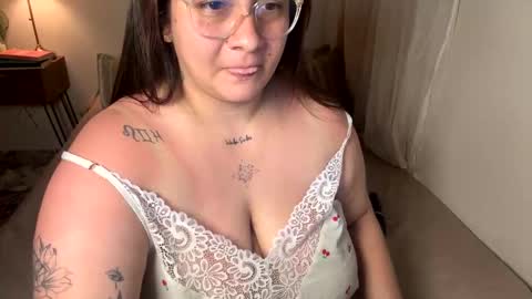 Snapshot of aurablack_ chatting on 09/29/25, 11:09 Aura online show from 09/29/25, 11:09