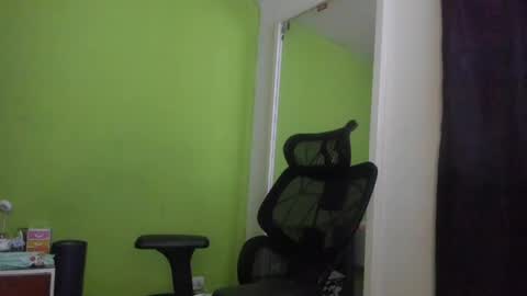 Snapshot of auradivina2 chatting on 05/25/26, 10:43 Aura Divina online show from 05/25/26, 10:43