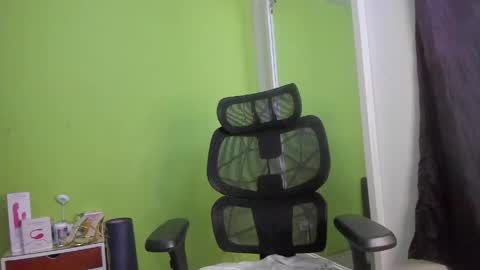 Snapshot of auradivina2 chatting on 05/29/26, 11:14 Aura Divina online show from 05/29/26, 11:14